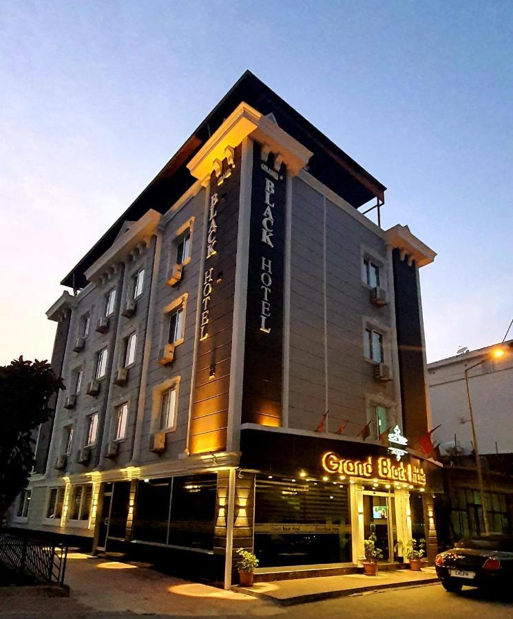 Otel Grand Black *